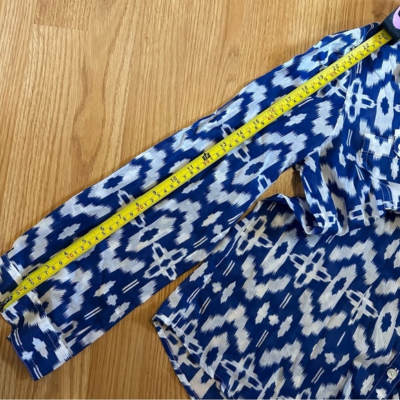 Chico’s size 0 blue white button down long  roll tab sleeves 100% cotton tribal - Picture 5 of 7